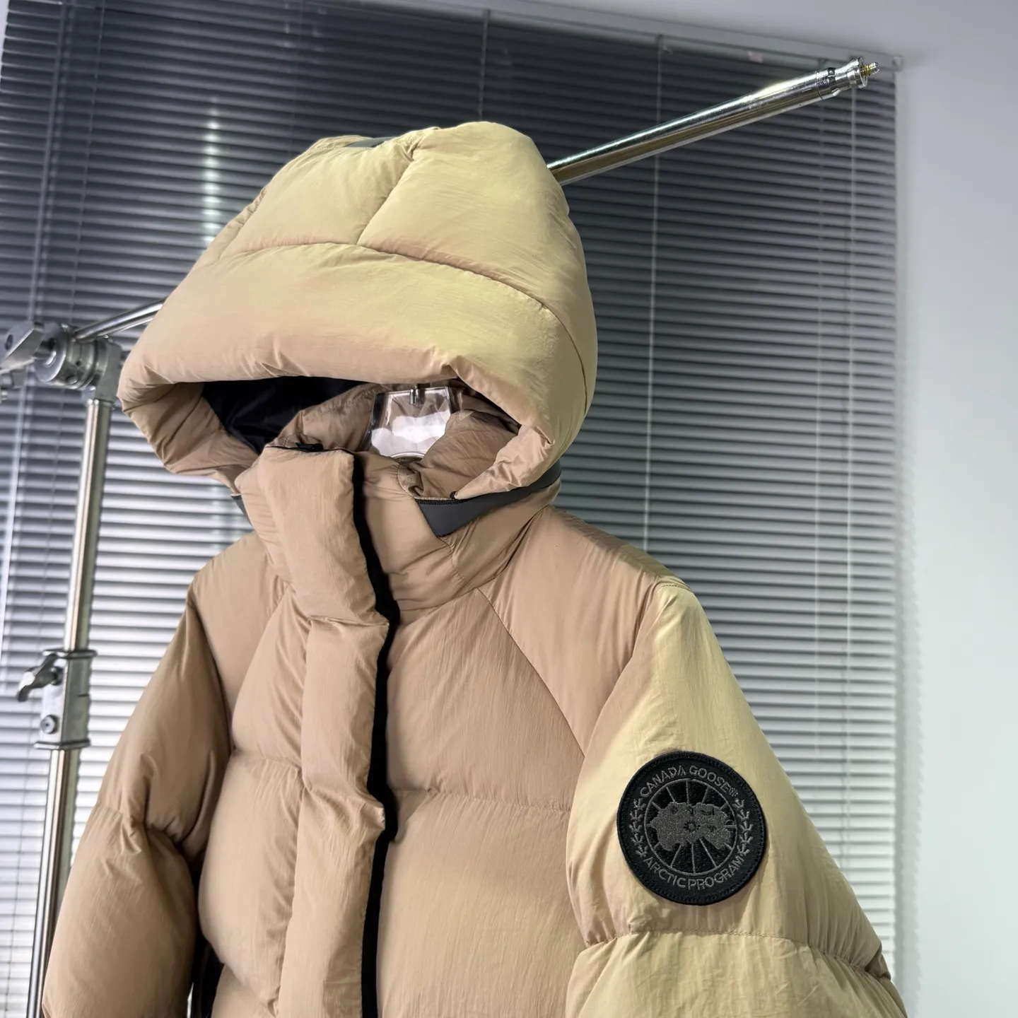 P880 High-end quality 𝗖𝗔𝗡𝗔𝗗𝗔 𝗚𝗢𝗢𝗦𝗘｜Canada Goose 𝗝𝘂𝗻𝗰𝘁𝗶𝗼𝗻Capsule Short Down Jacket/Ouyang Nana Generation 𝗦𝗶𝘇𝗲: 𝗫𝗦 𝗦 𝗠 𝗟 𝗫𝗟 𝗫𝗫𝗟 Product color: black, pure white, off-white, cherry blossom pink, green, brown, Coding: 𝟬𝟬𝟬𝟲𝟭𝟬𝗖